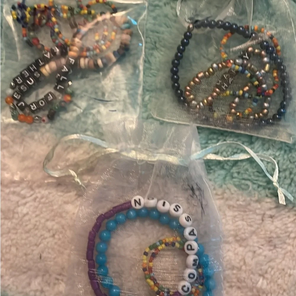 Bead bracelets - Picture 2 of 7